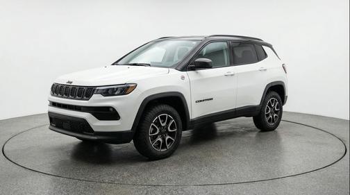 Bright White Clearcoat 2025 Jeep Compass Trailhawk