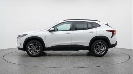 Summit White 2025 Chevrolet Trax LT