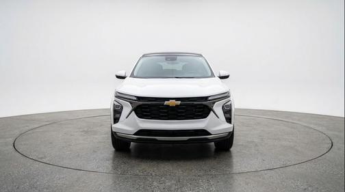 Summit White 2025 Chevrolet Trax LT