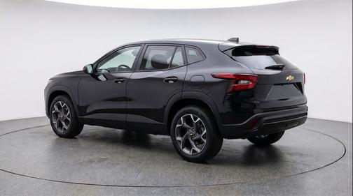 Mosaic Black Metallic 2025 Chevrolet Trax LT