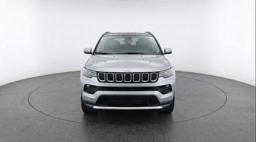 Silver Zynith Metallic Clearcoat 2025 Jeep Compass Limited
