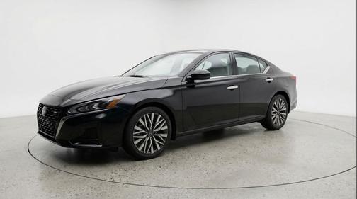 Super Black 2025 Nissan Altima SV FWD