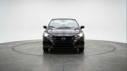 Super Black 2025 Nissan Versa 1.6 SV