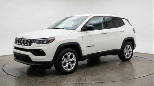 Bright White Clearcoat 2025 Jeep Compass Latitude