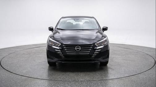 Super Black 2025 Nissan Versa 1.6 SV