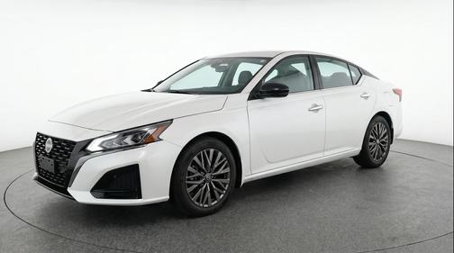 Glacier White 2025 Nissan Altima SV FWD
