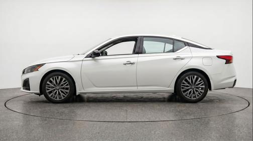 Glacier White 2025 Nissan Altima SV FWD