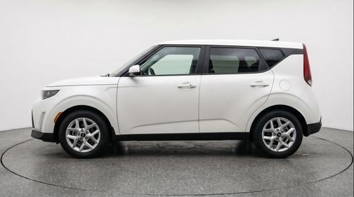Snow White Pearl 2025 Kia Soul LX