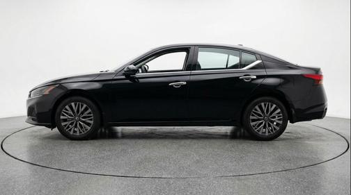 Super Black 2025 Nissan Altima SV FWD