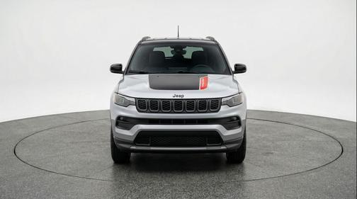 Silver Zynith Metallic Clearcoat 2025 Jeep Compass Trailhawk