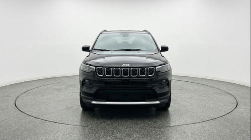 Diamond Black Crystal Pearlcoat 2025 Jeep Compass Latitude