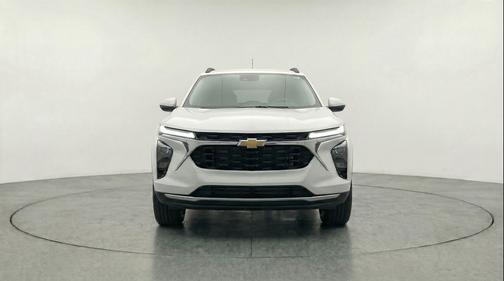 Summit White 2025 Chevrolet Trax LT