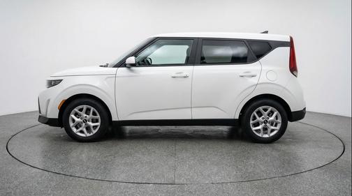 Snow White Pearl 2025 Kia Soul LX