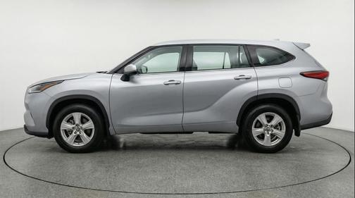 Celestial Silver Metallic 2025 Toyota Highlander LE