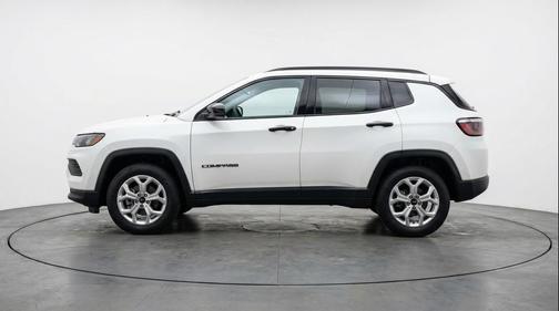 Bright White Clearcoat 2025 Jeep Compass Latitude