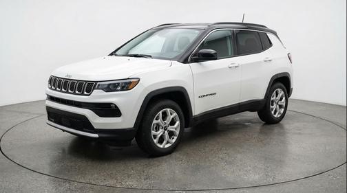 Bright White Clearcoat 2025 Jeep Compass Latitude