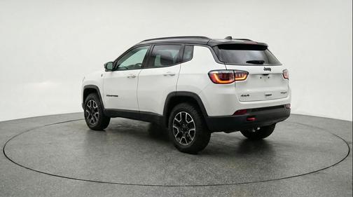 Bright White Clearcoat 2025 Jeep Compass Trailhawk