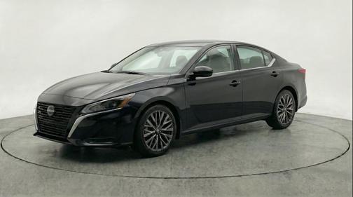 Super Black 2025 Nissan Altima SV FWD