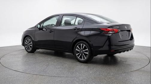 Super Black 2025 Nissan Versa 1.6 SV