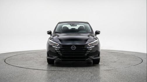 Super Black 2025 Nissan Versa 1.6 SV