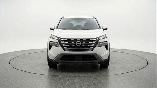 Everest White Pearl Tricoat 2025 Nissan Rogue SV
