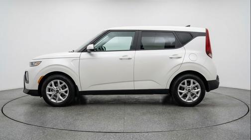 Snow White Pearl 2025 Kia Soul LX