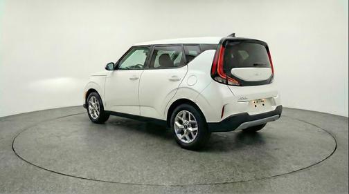 Snow White Pearl 2025 Kia Soul LX