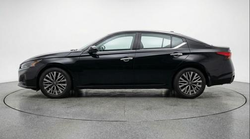 Super Black 2025 Nissan Altima SV FWD