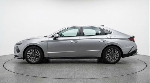 Aero Silver 2025 Hyundai SONATA Hybrid SE