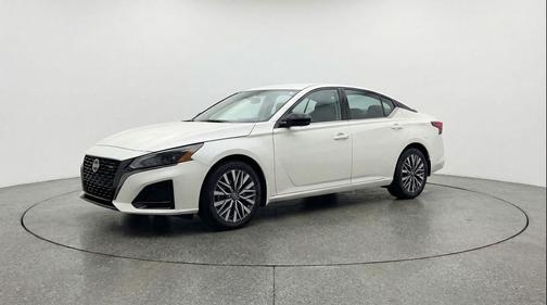 Glacier White 2025 Nissan Altima SV FWD