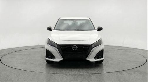 Glacier White 2025 Nissan Altima SV FWD