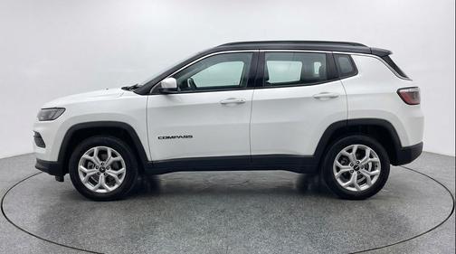 Bright White Clearcoat 2025 Jeep Compass Latitude