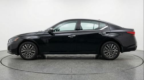 Super Black 2025 Nissan Altima SV FWD