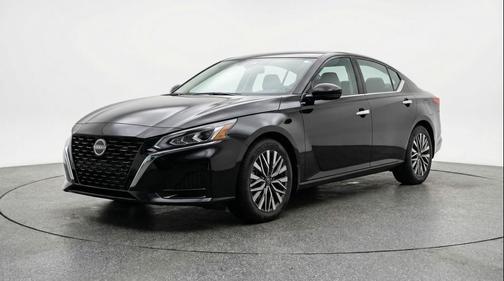 Super Black 2025 Nissan Altima SV FWD