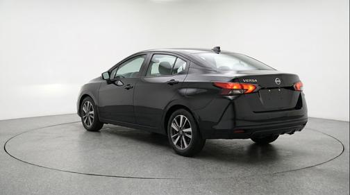 Super Black 2025 Nissan Versa 1.6 SV