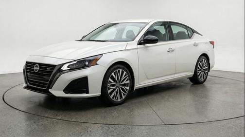 Glacier White 2025 Nissan Altima SV FWD