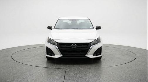 Glacier White 2025 Nissan Altima SV FWD