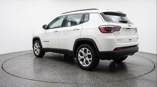 Bright White Clearcoat 2025 Jeep Compass Latitude