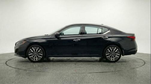 Super Black 2025 Nissan Altima SV FWD