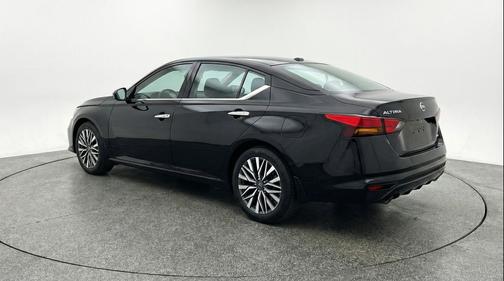 Super Black 2025 Nissan Altima SV FWD
