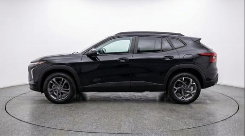 Mosaic Black Metallic 2025 Chevrolet Trax LT