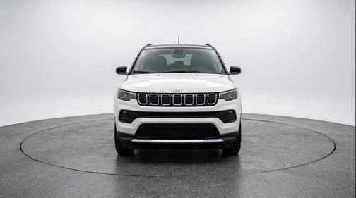 Bright White Clearcoat 2025 Jeep Compass Latitude