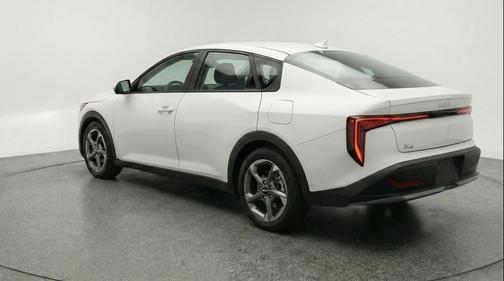 Snow White Pearl 2025 Kia K4 LXS