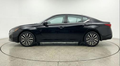 Super Black 2025 Nissan Altima SV