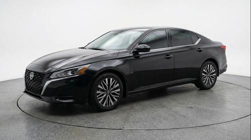 Super Black 2025 Nissan Altima SV FWD