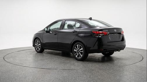 Super Black 2025 Nissan Versa 1.6 SV