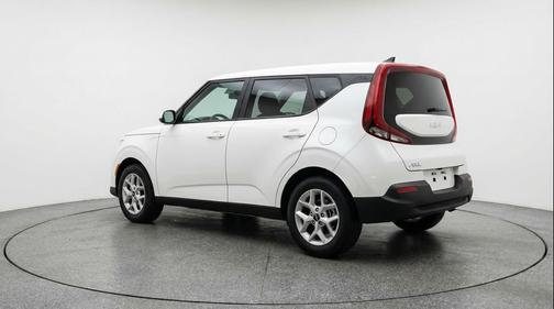 Snow White Pearl 2025 Kia Soul LX