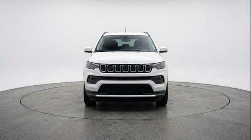 Bright White Clearcoat 2025 Jeep Compass Latitude