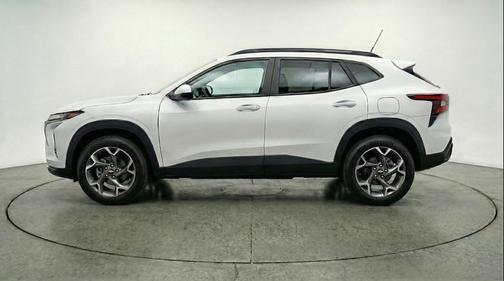 Summit White 2025 Chevrolet Trax LT