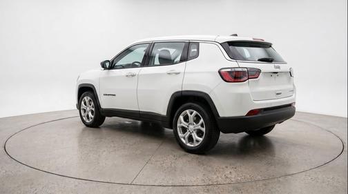 Bright White Clearcoat 2025 Jeep Compass Latitude
